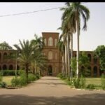 أصدرت جامعة الخرطوم اليوم الثلاثاء توجيهات