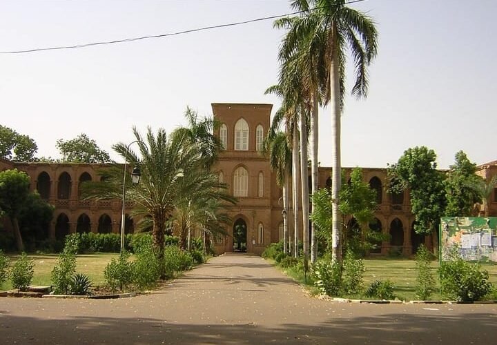 أصدرت جامعة الخرطوم اليوم الثلاثاء توجيهات