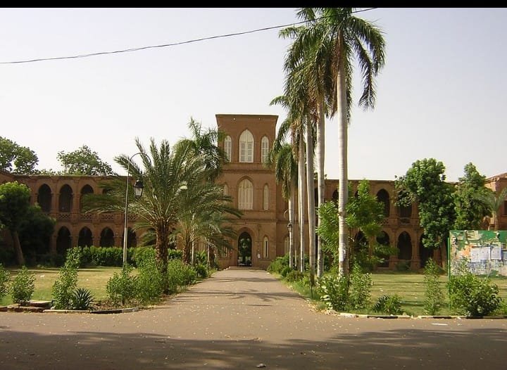 أصدرت جامعة الخرطوم اليوم الثلاثاء توجيهات