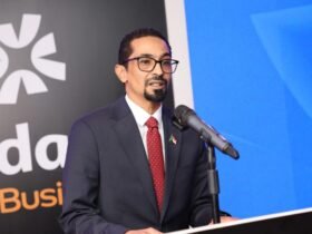 وزير الإتصالات