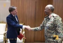 البرهان يبحث مع المبعوث البريطاني وقف الحرب