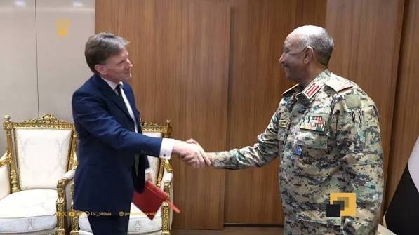 البرهان يبحث مع المبعوث البريطاني وقف الحرب