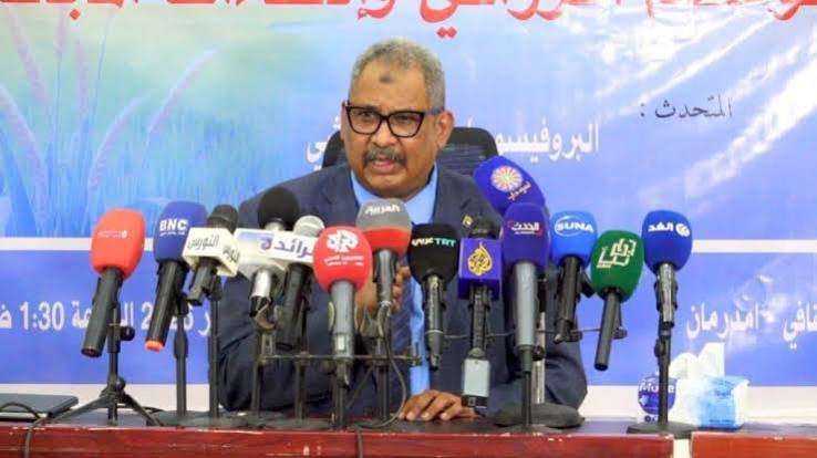 وزير الزراعة والري بروفيسور عصمت قرشي